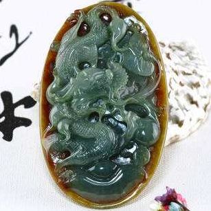 天然水晶雕刻龙和翡翠玉石雕刻龙的区别    哪一种收藏价值更高