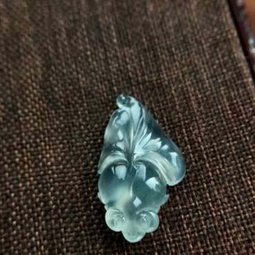 翡翠金鱼的价格是多少？佩戴翡翠金鱼有哪些含义？