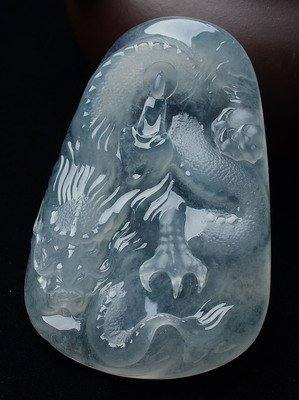 佩戴翡翠龙牌时有哪些需要注意的地方？翡翠龙牌的意义是什么？