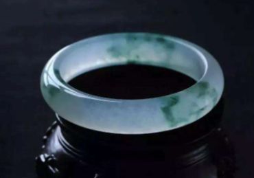 翡翠手镯都有哪些等级？又是根据什么分类的？