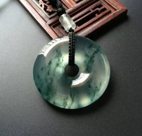 翡翠平安扣有什么寓意?适合送给什么人佩戴? 翡翠平安扣有什么寓意?适合送给什么人佩戴?