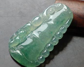 翡翠只有绿色的好吗?翡翠还有什么颜色? 翡翠只有绿色的好吗?翡翠还有什么颜色?