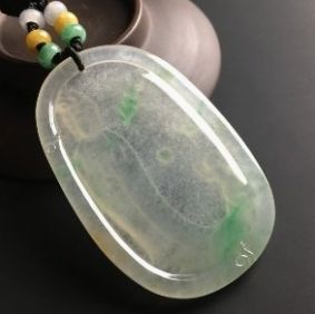 翡翠在日常应该如何保养？在破损时应该如何及时处理？