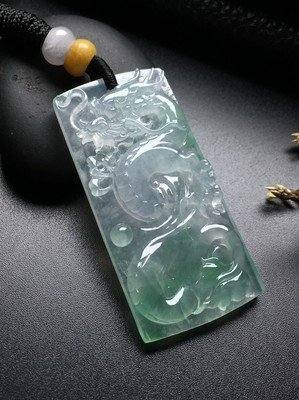佩戴翡翠龙牌时有哪些需要注意的地方？翡翠龙牌的意义是什么？