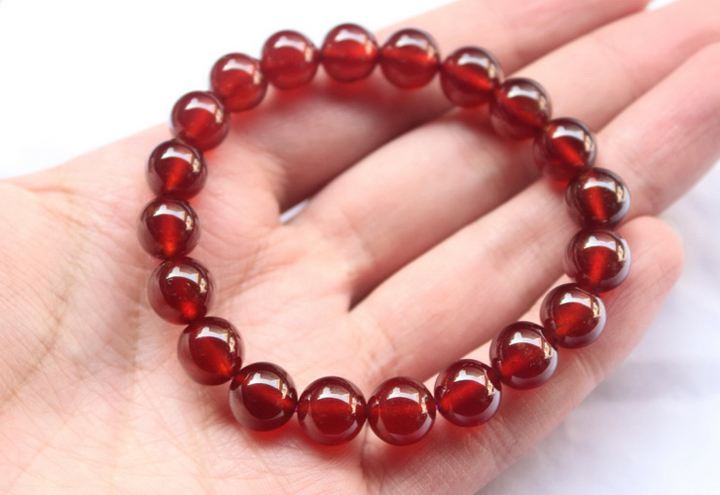 红石榴手串的功效 红石榴手串有什么寓意