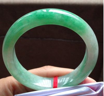 3万一上的翡翠镯子图片三万以上的翡翠手镯